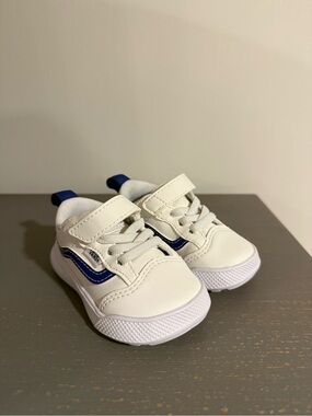 Vans Kids White and Blue Low-Top Sneakers with Hook-and-Loop Strap